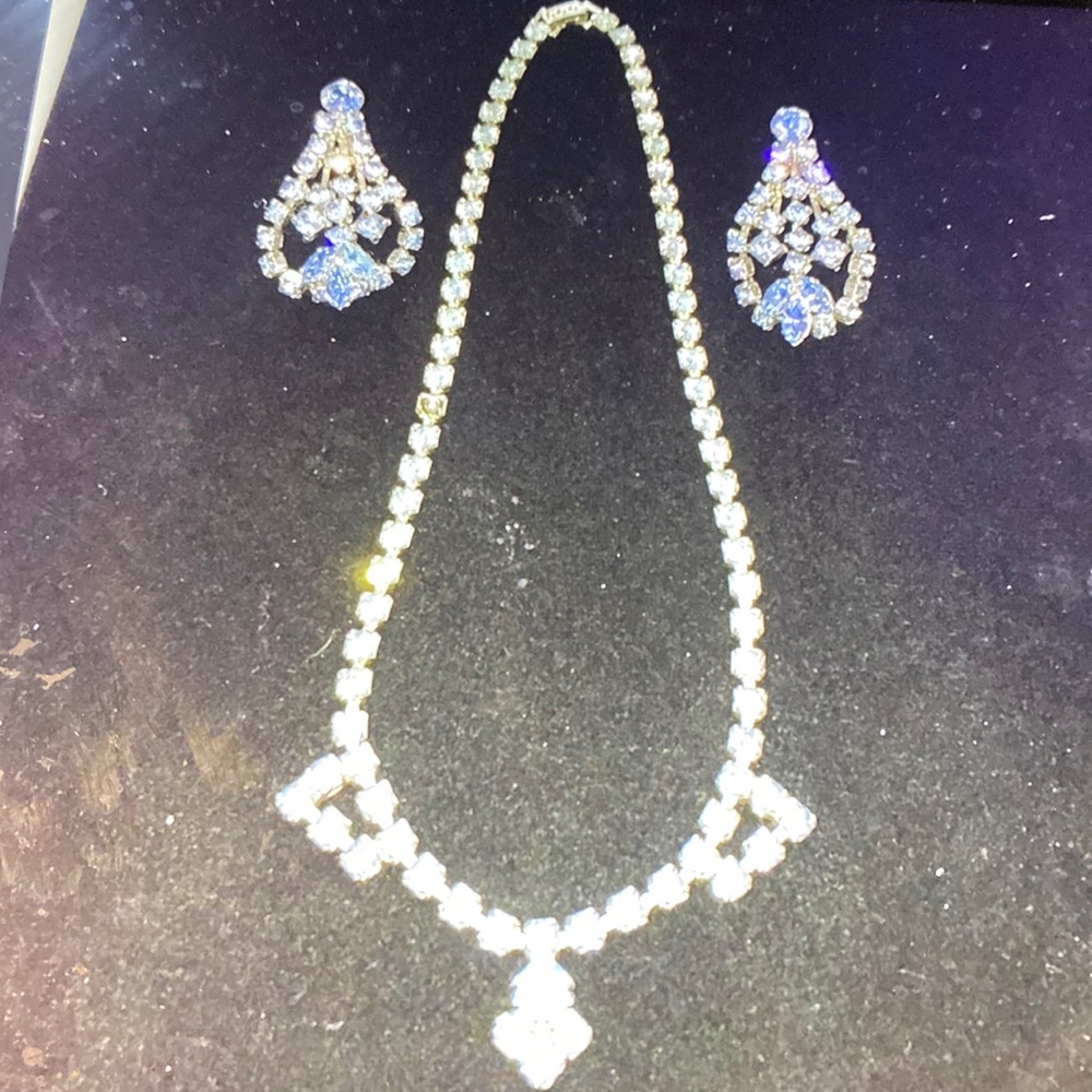 Vintage rhinestone necklace, earrings that light blue